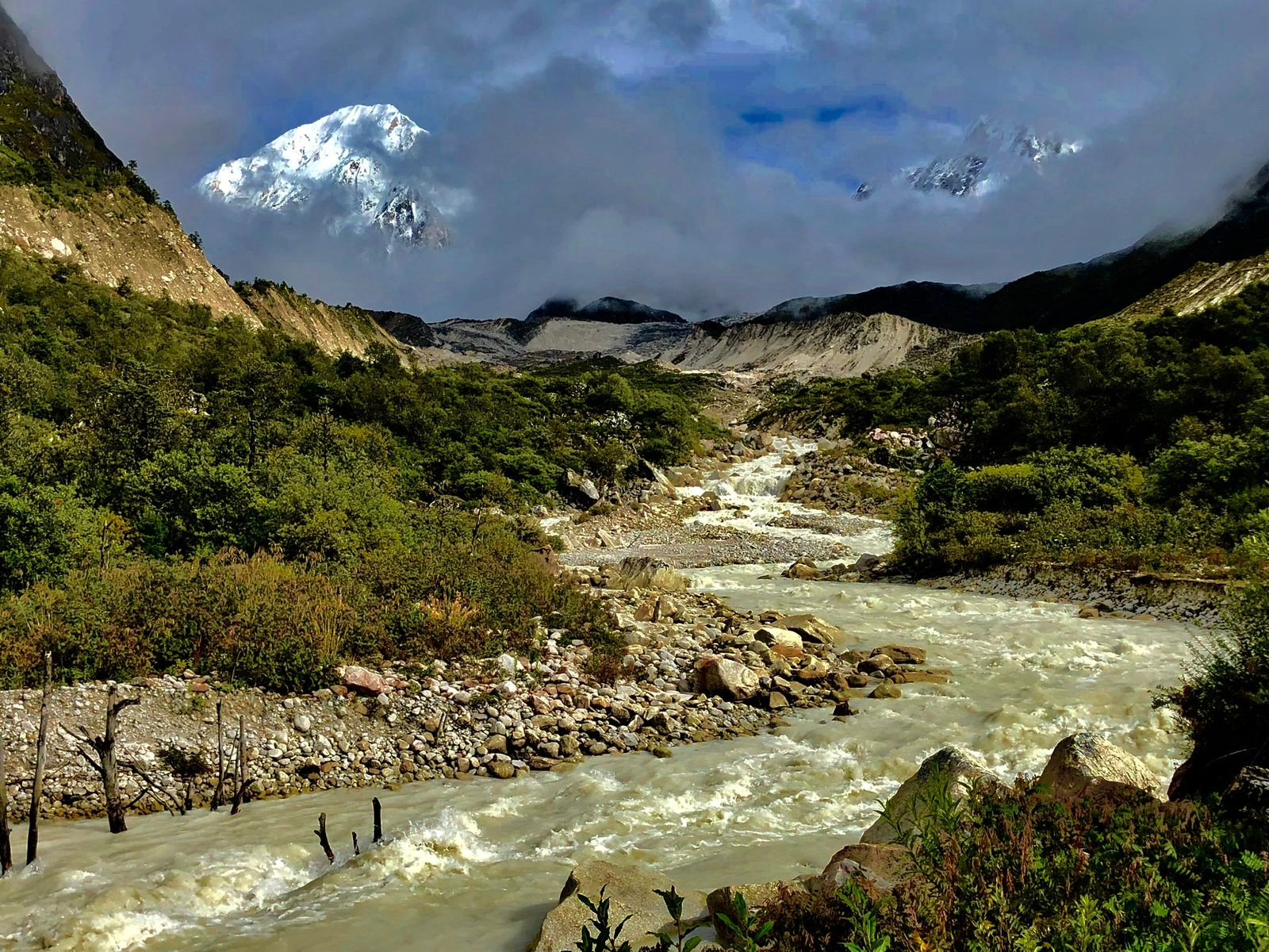 Along the Manaslu Circuit Trail