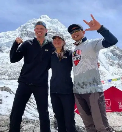 climbers-giving-the-pose.webp