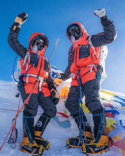 Deaf American climber Shyana and Scoot, summited Everest