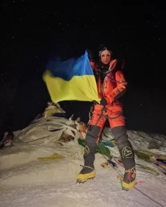 Katya Lipka holds the Ukrainian flag on Mt. Everest