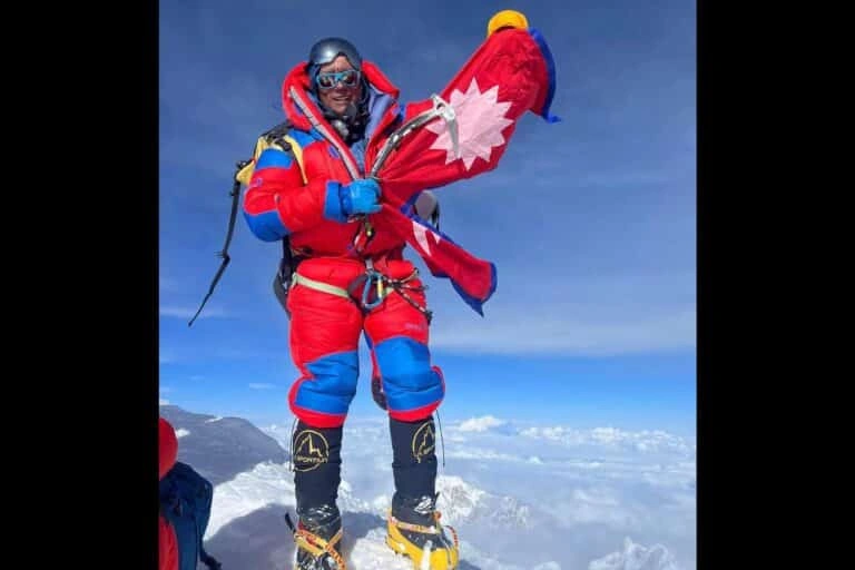 Sanu Sherpa holding the flag of Nepal