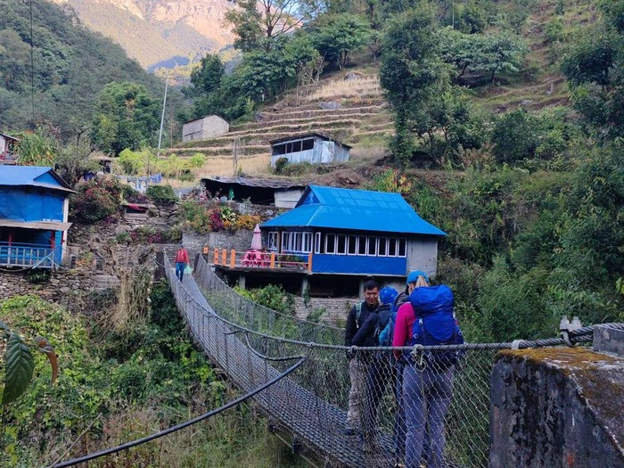 suspension bridge in ghorepani trek