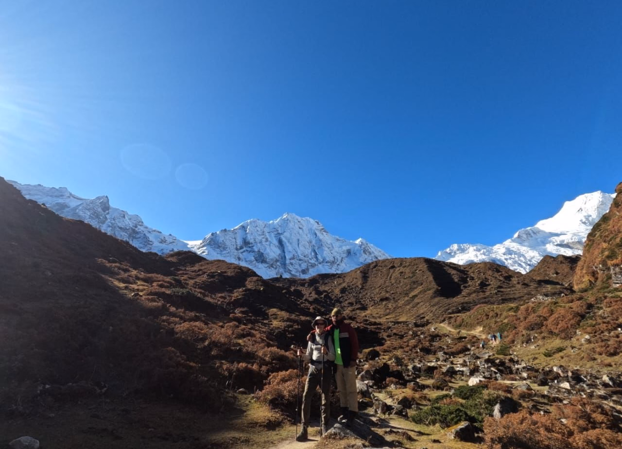 trekkers travelling to samdo